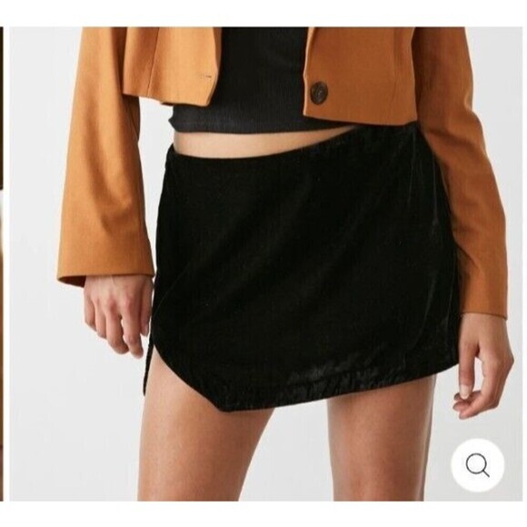 Free People Annalise Velvet Mini Skirt in Black Size 6 NWOT $60 - Picture 1 of 7